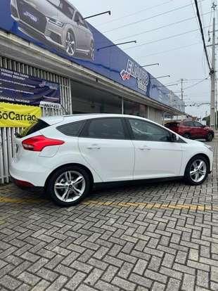 FORD-FOCUS-2017