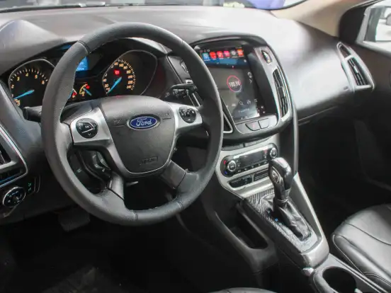 FORD-FOCUS-2.0 SE PLUS SEDAN 16V FLEX 4P AUTOMÁTICO FORD-FOCUS-2014