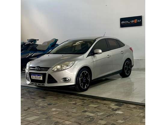 FORD-FOCUS-2014