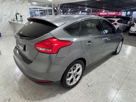 FORD-FOCUS-2015