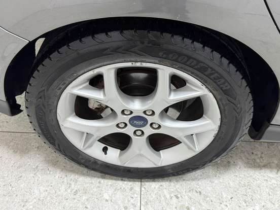 FORD-FOCUS-2.0 SE PLUS SEDAN 16V FLEX 4P POWERSHIFT FORD-FOCUS-2015