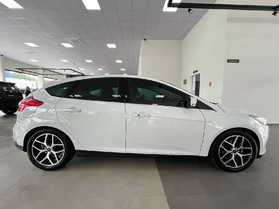 FORD-FOCUS-2015