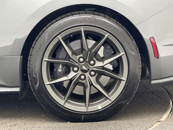 FORD-MUSTANG-2025