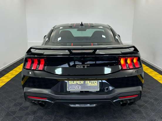 FORD-MUSTANG-2025