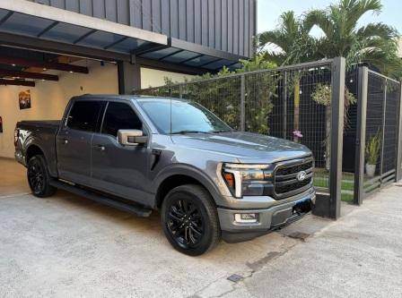 FORD F-150 5.0 V8 GASOLINA CD LARIAT BLACK FX4 AUTOMÁTICO
