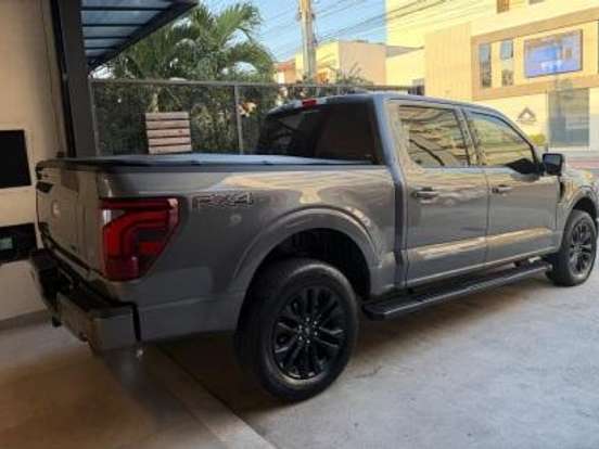 FORD-F-150-5.0 V8 GASOLINA CD LARIAT BLACK FX4 AUTOMÁTICO FORD-F-150-2024