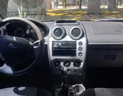 FORD FIESTA 1.6 ROCAM 8V FLEX 4P MANUAL FORD FIESTA 1.6 ROCAM 8V FLEX 4P MANUAL