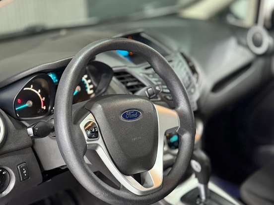 FORD-FIESTA-1.6 SE SEDAN 16V FLEX 4P POWERSHIFT FORD-FIESTA-2013