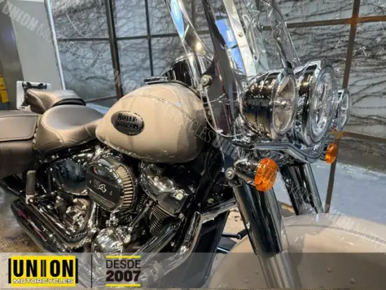 HARLEY-DAVIDSON-SOFTAIL HERITAGE CLASSIC 114-2024