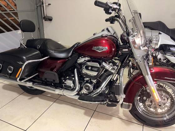 HARLEY-DAVIDSON ROAD KING CLASSIC 