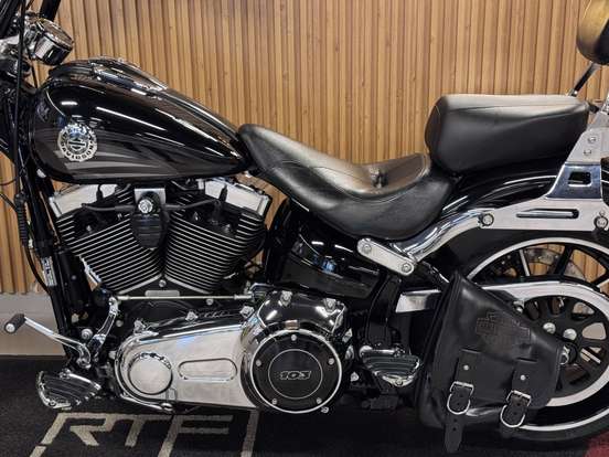 HARLEY-DAVIDSON-SOFTAIL BREAKOUT-2016