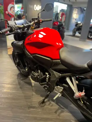 HONDA-CB 650R E-CLUTCH-2026