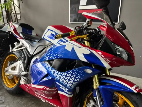 HONDA-CBR 600RR HONDA-CBR 600RR-2011