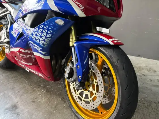 HONDA-CBR 600RR HONDA-CBR 600RR-2011