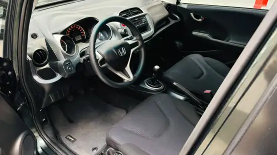 HONDA-FIT-2010