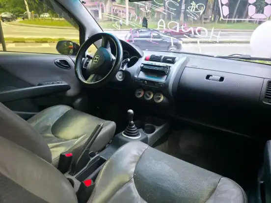 HONDA-FIT-2006