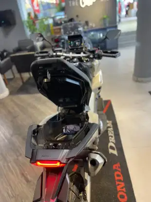 HONDA-X-ADV-2025