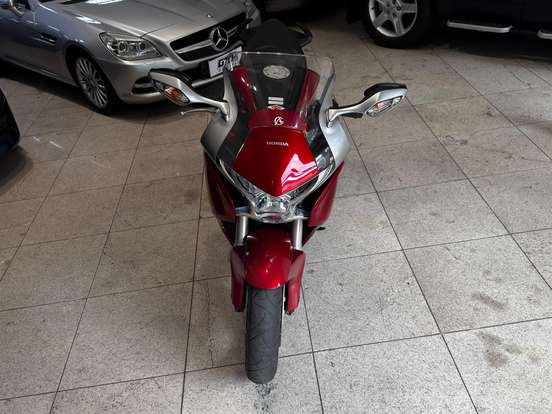 HONDA-VFR 1200F-2011