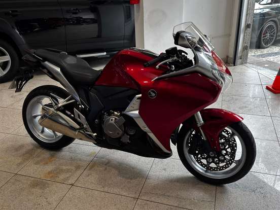 HONDA-VFR 1200F-2011
