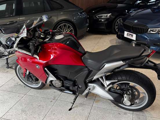 HONDA-VFR 1200F-2011