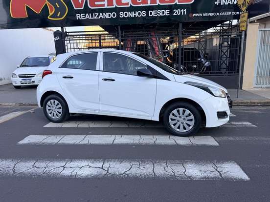 HYUNDAI-HB20-2017