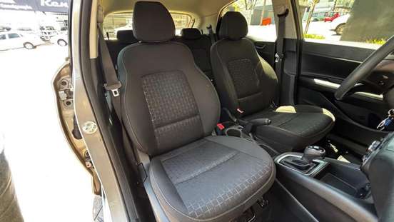 HYUNDAI-HB20-2023
