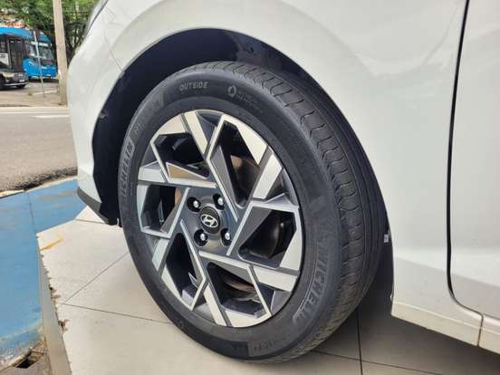 HYUNDAI-HB20-2023