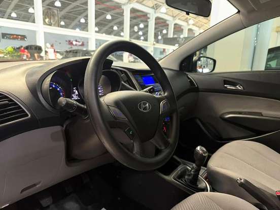 HYUNDAI-HB20S-2015
