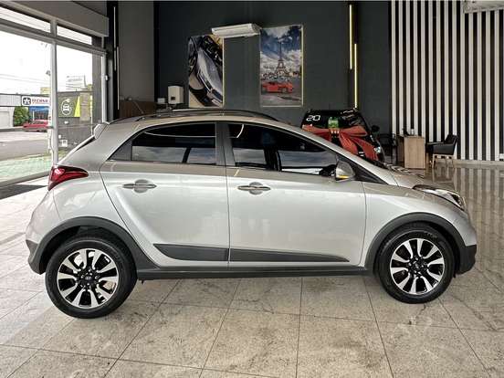 HYUNDAI-HB20X-1.6 16V PREMIUM FLEX 4P AUTOMÁTICO HYUNDAI-HB20X-2018