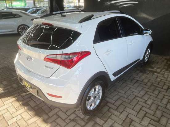 HYUNDAI-HB20X-1.6 16V STYLE FLEX 4P MANUAL HYUNDAI-HB20X-2015