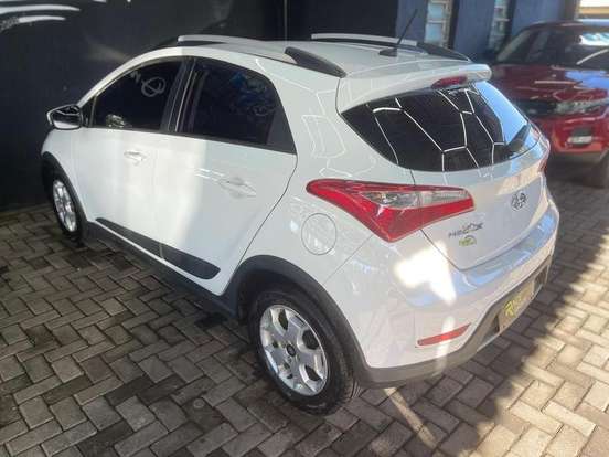 HYUNDAI-HB20X-2015