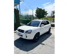 HYUNDAI TUCSON 2.0 MPFI GLS 16V 143CV 2WD FLEX 4P AUTOMÁTICO HYUNDAI TUCSON 2.0 MPFI GLS 16V 143CV 2WD FLEX 4P AUTOMÁTICO