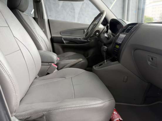 HYUNDAI-TUCSON-2011