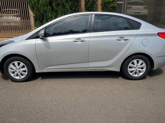 HYUNDAI HB20S 1.6 COMFORT PLUS 16V FLEX 4P AUTOMÁTICO