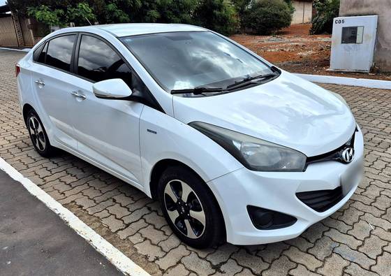 HYUNDAI HB20S 1.6 COMFORT PLUS 16V FLEX 4P AUTOMÁTICO