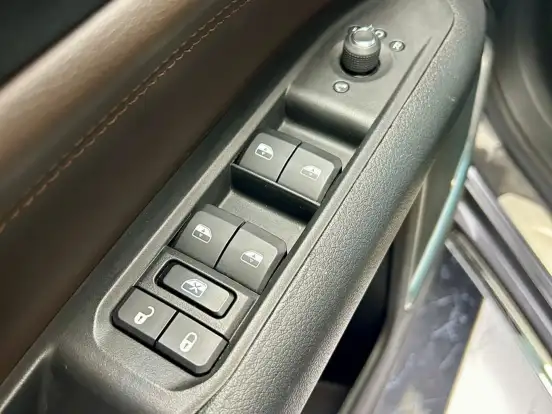 JEEP-COMMANDER-2.0 TD380 TURBO DIESEL OVERLAND AT9 JEEP-COMMANDER-2022