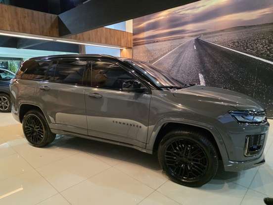 JEEP-COMMANDER-2025
