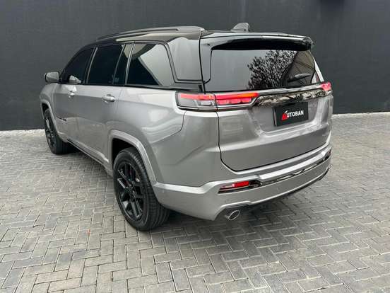 JEEP-COMMANDER-2.0 HURRICANE 4 TURBO GASOLINA BLACKHAWK AT9 JEEP-COMMANDER-2024