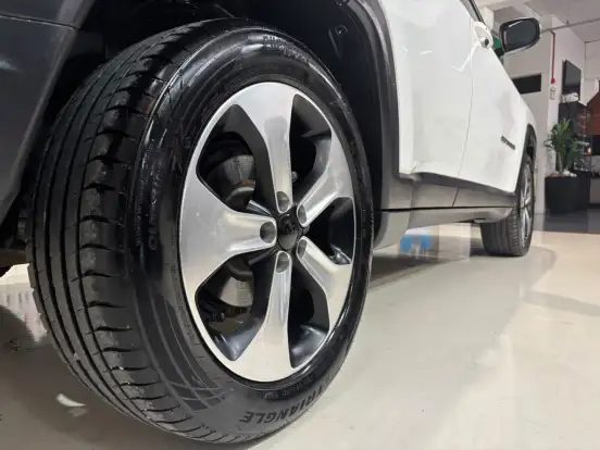 JEEP-COMPASS-2.0 16V FLEX LONGITUDE AUTOMÁTICO JEEP-COMPASS-2018