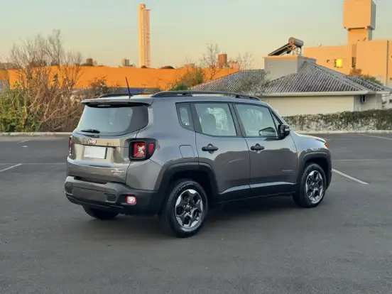 JEEP-RENEGADE-1.8 16V FLEX SPORT 4P AUTOMÁTICO JEEP-RENEGADE-2017