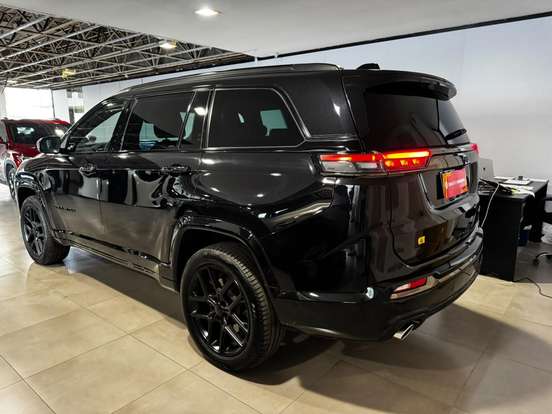 JEEP-COMMANDER-2.0 HURRICANE 4 TURBO GASOLINA BLACKHAWK AT9 JEEP-COMMANDER-2025