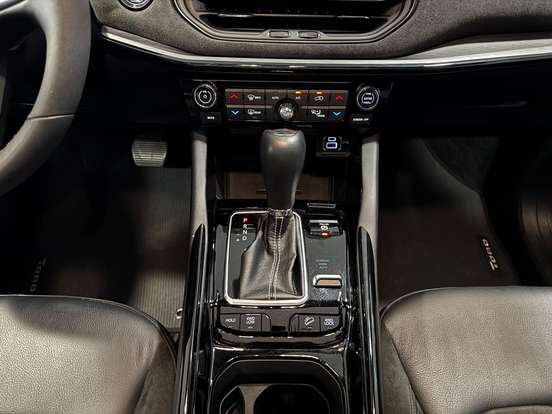 JEEP-COMMANDER-2.0 HURRICANE 4 TURBO GASOLINA BLACKHAWK AT9 JEEP-COMMANDER-2025