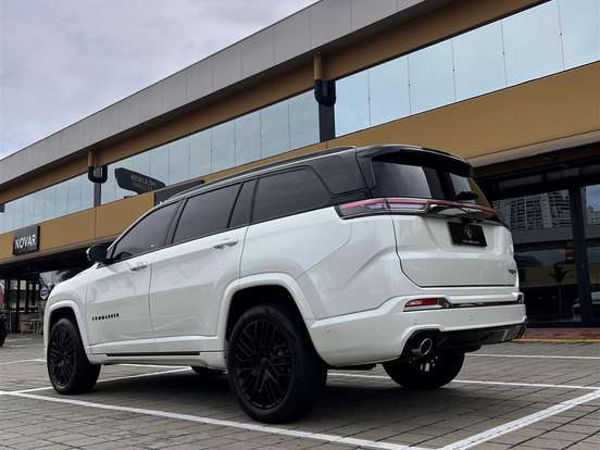 JEEP-COMMANDER-2.0 HURRICANE 4 TURBO GASOLINA BLACKHAWK AT9 JEEP-COMMANDER-2026