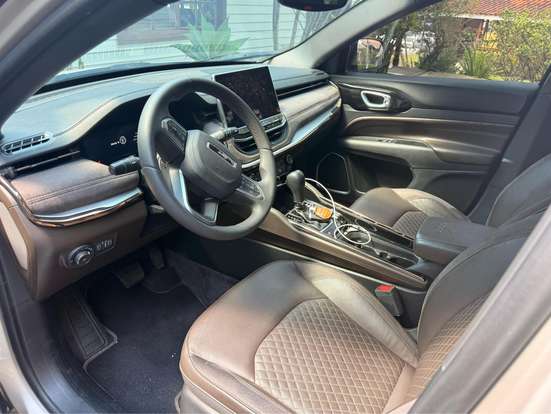 JEEP-COMMANDER-2023