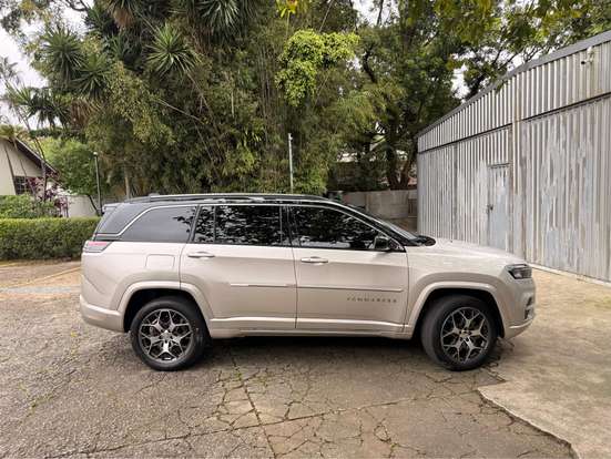 JEEP-COMMANDER-2023
