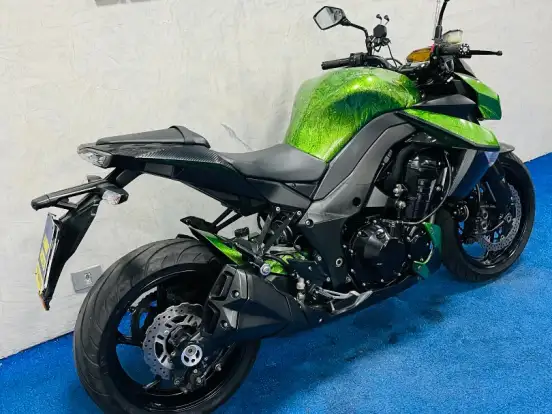 KAWASAKI-Z1000 KAWASAKI-Z1000-2010