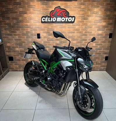 KAWASAKI-Z900-2025