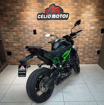KAWASAKI-Z900-2025