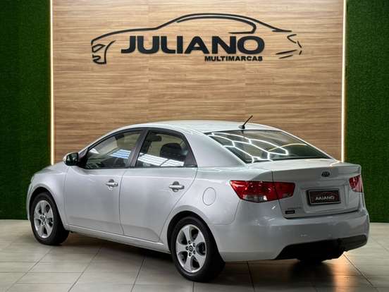 KIA-CERATO-2010
