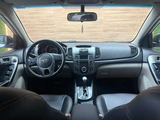KIA-CERATO-1.6 EX2 SEDAN 16V GASOLINA 4P AUTOMÁTICO KIA-CERATO-2010